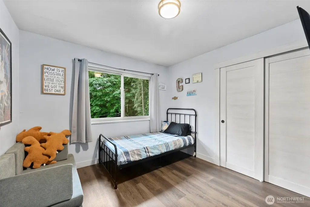 1422 Colchester Dr SE Port Orchard WA 98366