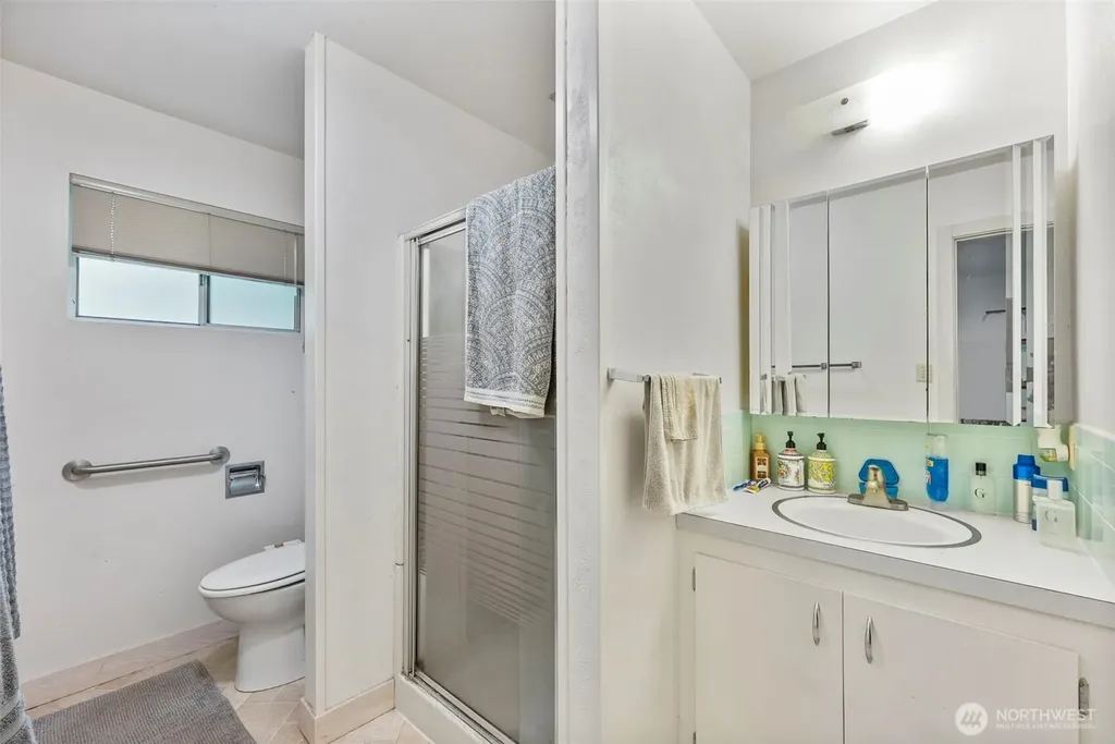 1422 Colchester Dr SE Port Orchard WA 98366