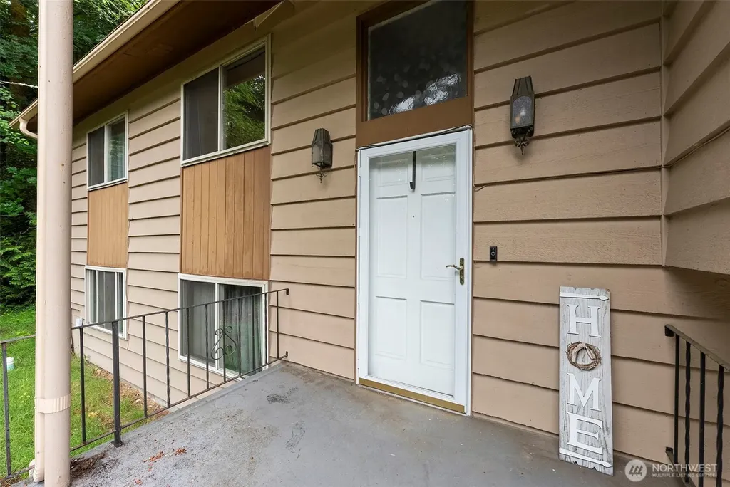 1422 Colchester Dr SE Port Orchard WA 98366