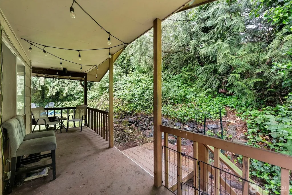 1422 Colchester Dr SE Port Orchard WA 98366
