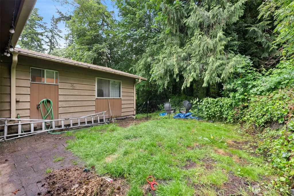 1422 Colchester Dr SE Port Orchard WA 98366