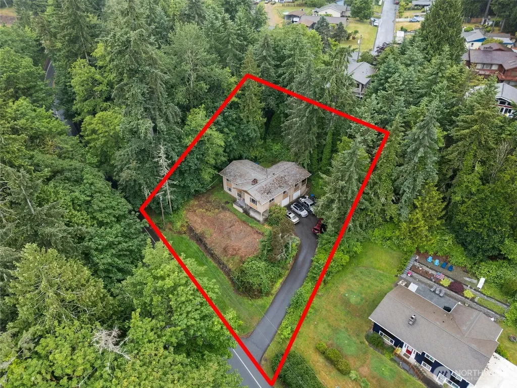 1422 Colchester Dr SE Port Orchard WA 98366