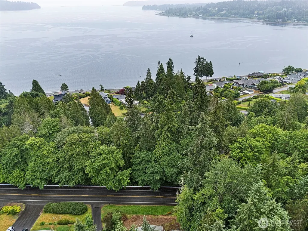 1422 Colchester Dr SE Port Orchard WA 98366