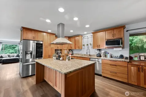1422 Colchester Dr SE Port Orchard WA 98366