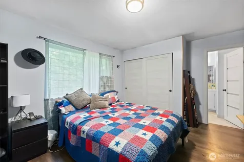 1422 Colchester Dr SE Port Orchard WA 98366