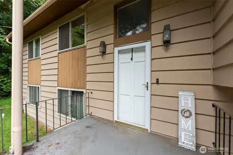 1422 Colchester Dr SE Port Orchard WA 98366