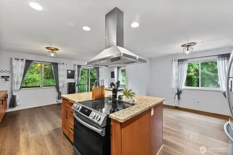 1422 Colchester Dr SE Port Orchard WA 98366