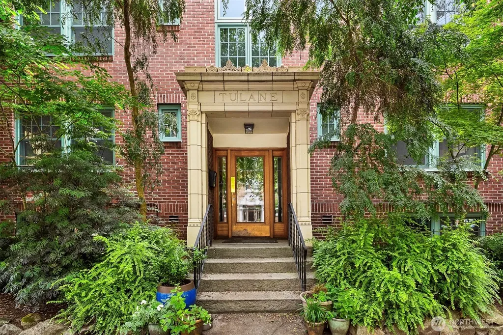 408 Bellevue Avenue E Seattle WA 98102