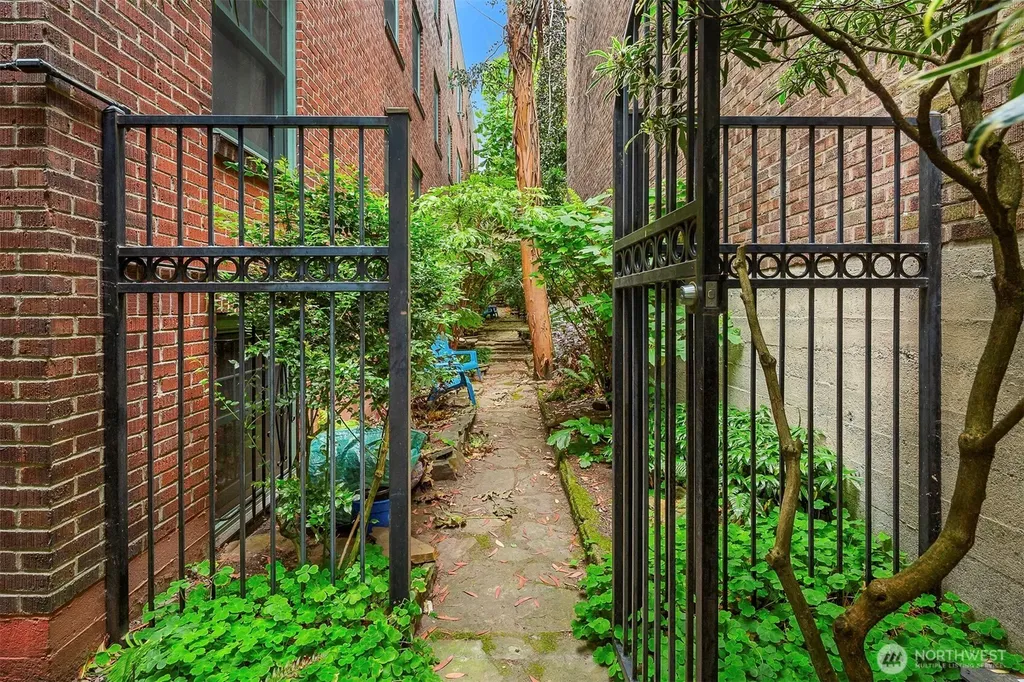 408 Bellevue Avenue E Seattle WA 98102