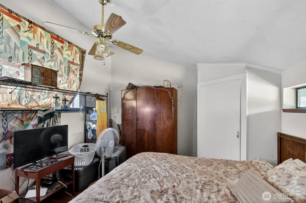 548 Lemmon Road Port Angeles WA 98362