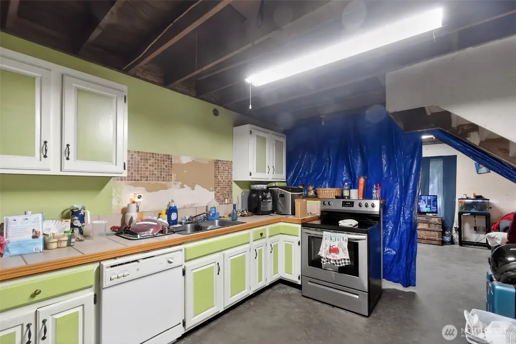 548 Lemmon Road Port Angeles WA 98362
