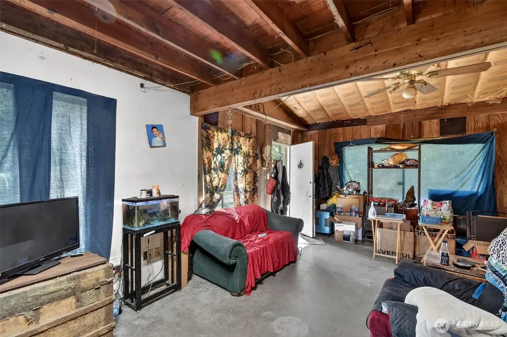 548 Lemmon Road Port Angeles WA 98362
