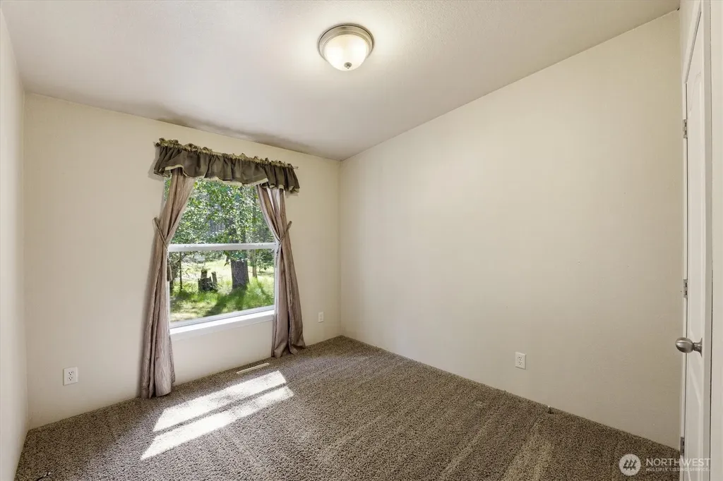 1142 Driskill Road Newport WA 99156
