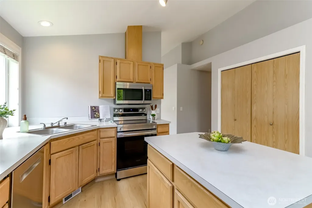 6523 22nd Street Ct NE Tacoma WA 98422