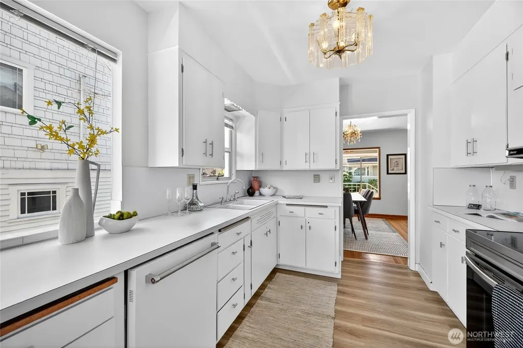 3722 SW Grayson Street Seattle WA 98126