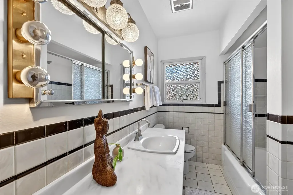 3722 SW Grayson Street Seattle WA 98126