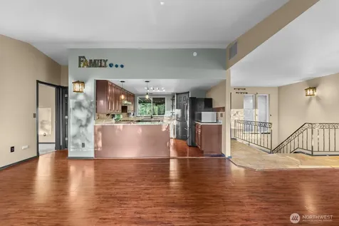 1531 Vista Drive Puyallup WA 98372