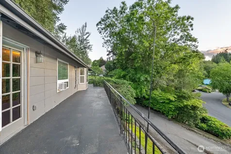 1531 Vista Drive Puyallup WA 98372