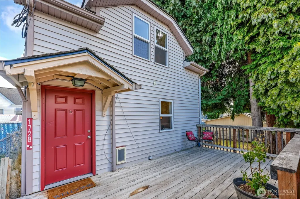 1728 5th Street Bremerton WA 98337