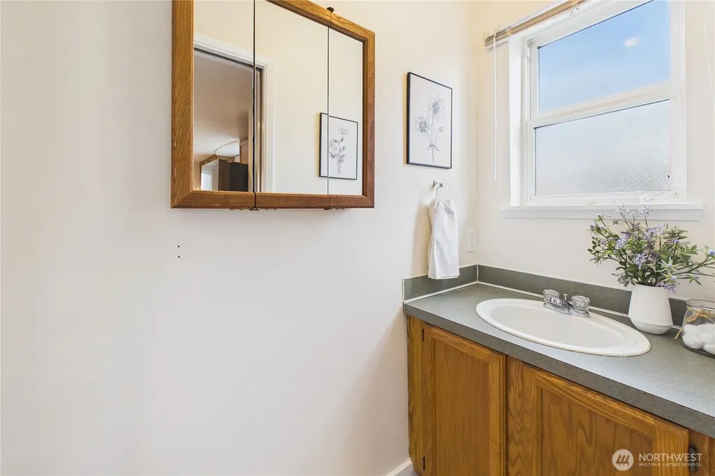 1728 5th Street Bremerton WA 98337