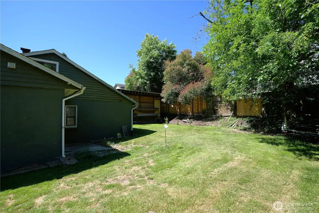 10433 1st Avenue SW Burien WA 98146