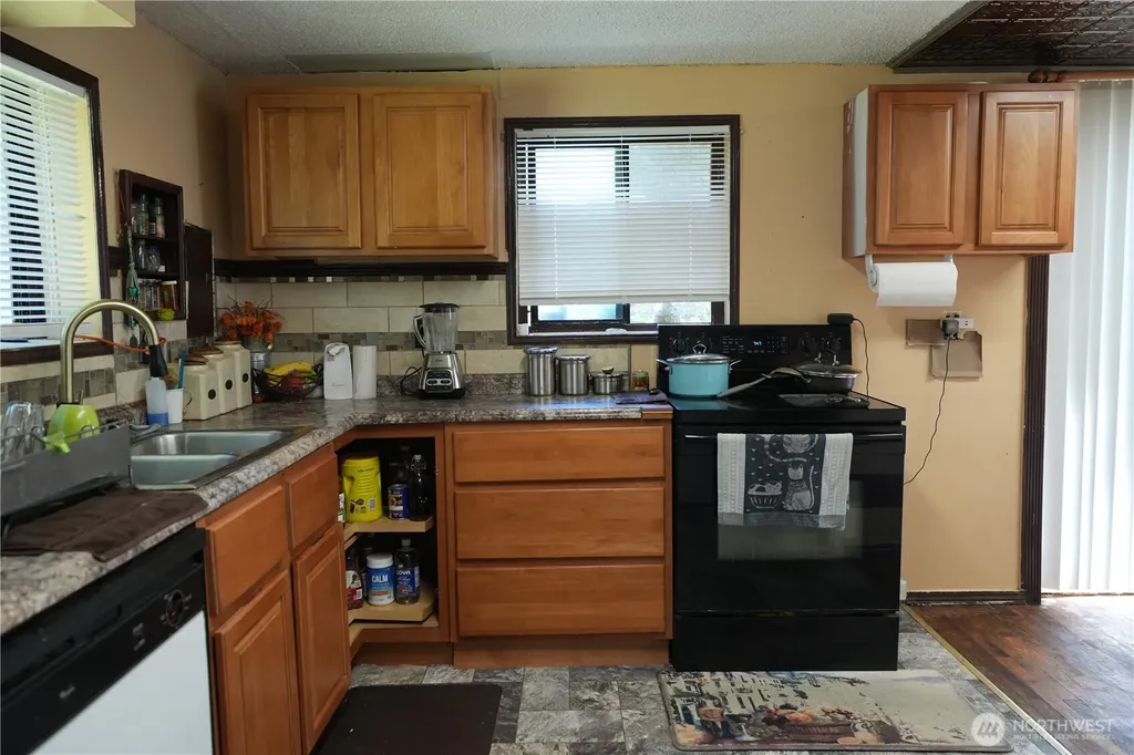 10433 1st Avenue SW Burien WA 98146