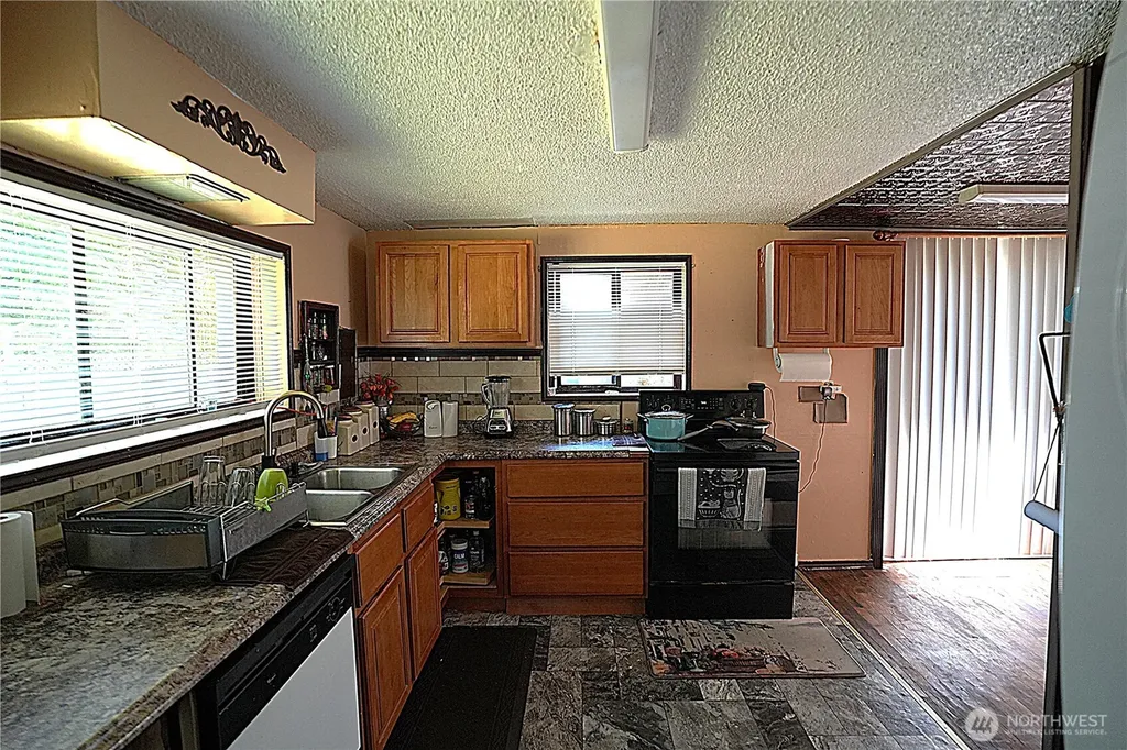 10433 1st Avenue SW Burien WA 98146