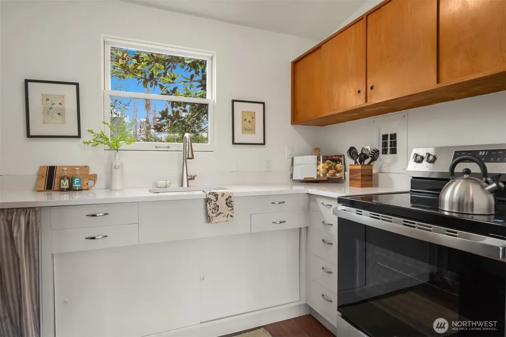 1519 5th Ave W Seattle WA 98119