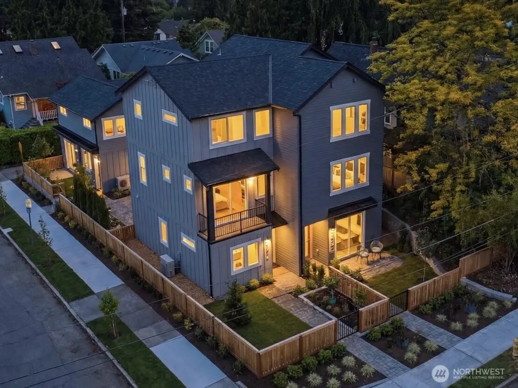 1970 25th Avenue E Seattle WA 98112