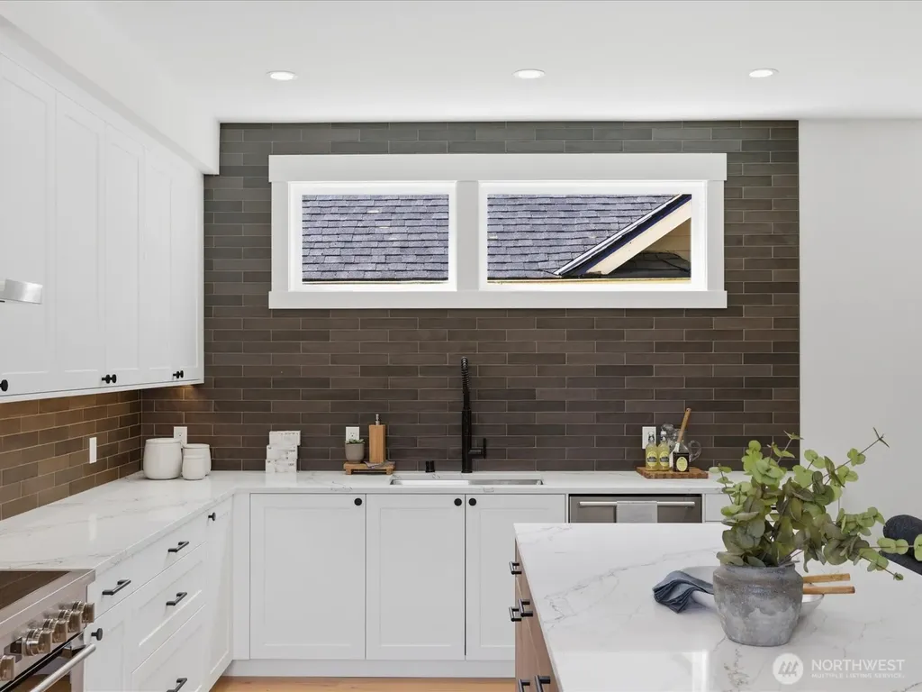 1970 25th Avenue E Seattle WA 98112