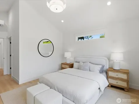 1970 25th Avenue E Seattle WA 98112