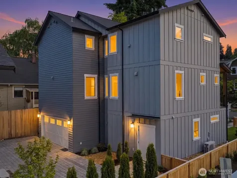 1970 25th Avenue E Seattle WA 98112