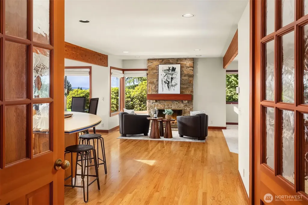 9636 NE 30th Place Clyde Hill WA 98004