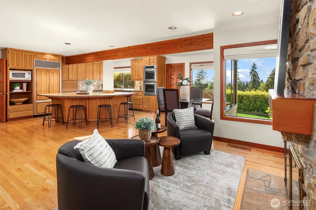9636 NE 30th Place Clyde Hill WA 98004
