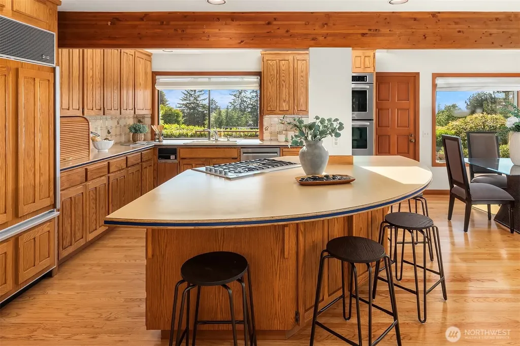 9636 NE 30th Place Clyde Hill WA 98004