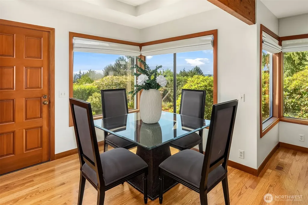 9636 NE 30th Place Clyde Hill WA 98004