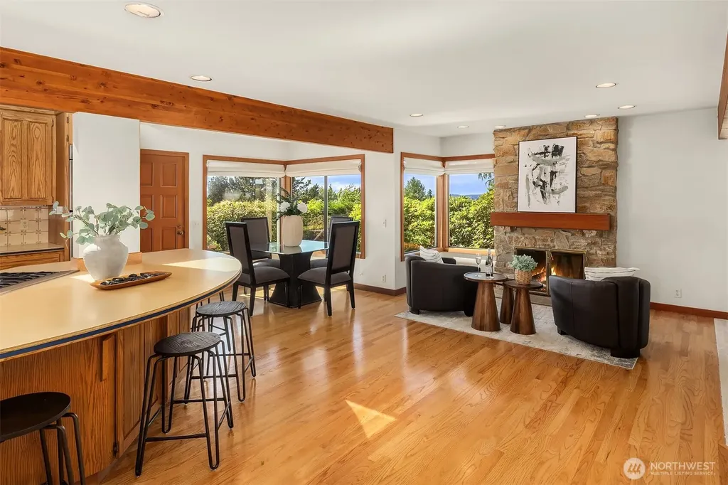 9636 NE 30th Place Clyde Hill WA 98004