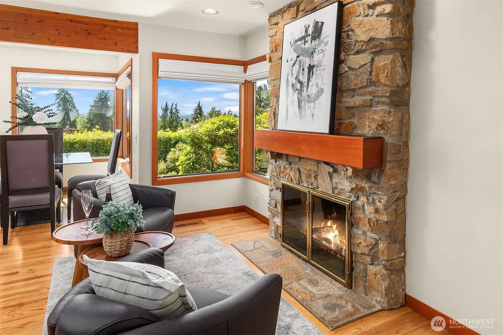 9636 NE 30th Place Clyde Hill WA 98004