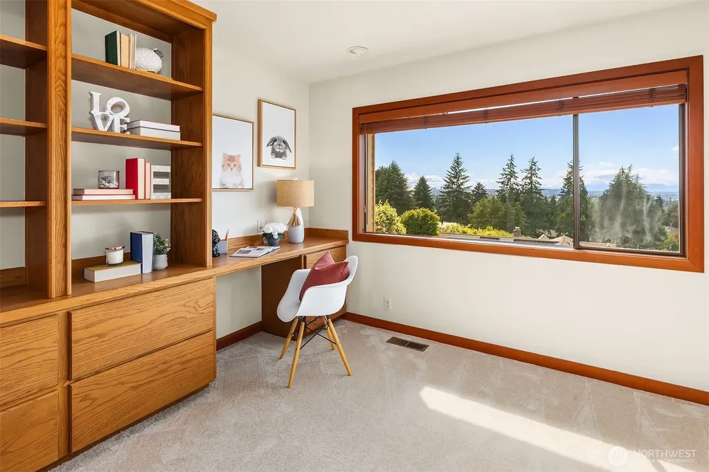9636 NE 30th Place Clyde Hill WA 98004