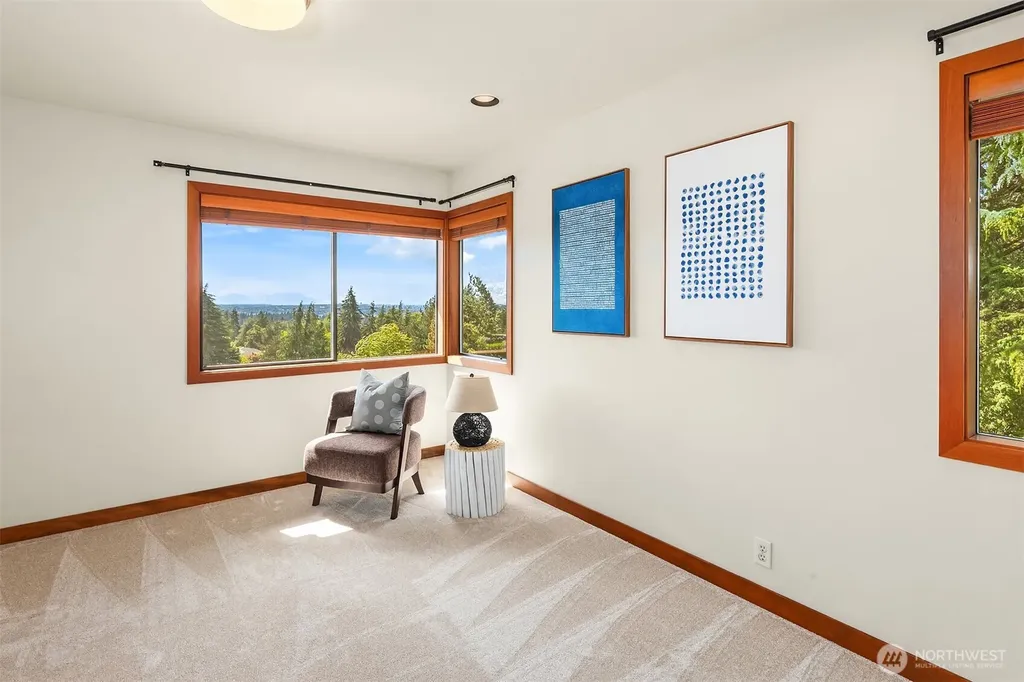 9636 NE 30th Place Clyde Hill WA 98004