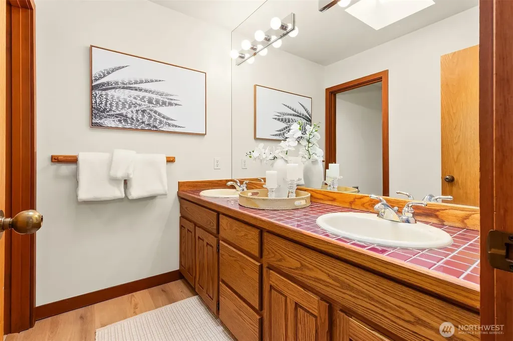 9636 NE 30th Place Clyde Hill WA 98004