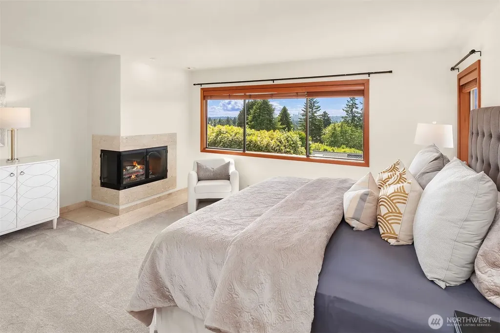 9636 NE 30th Place Clyde Hill WA 98004