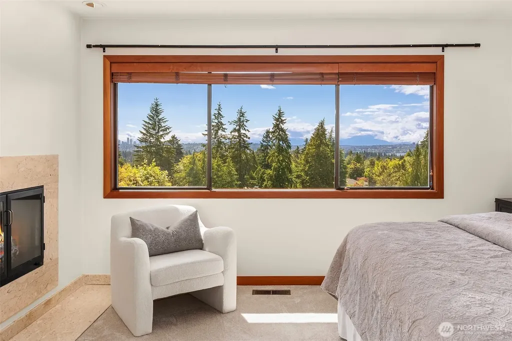 9636 NE 30th Place Clyde Hill WA 98004