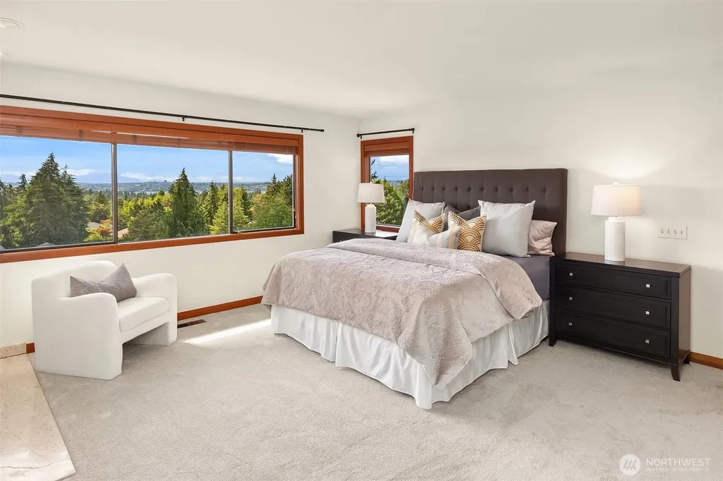 9636 NE 30th Place Clyde Hill WA 98004