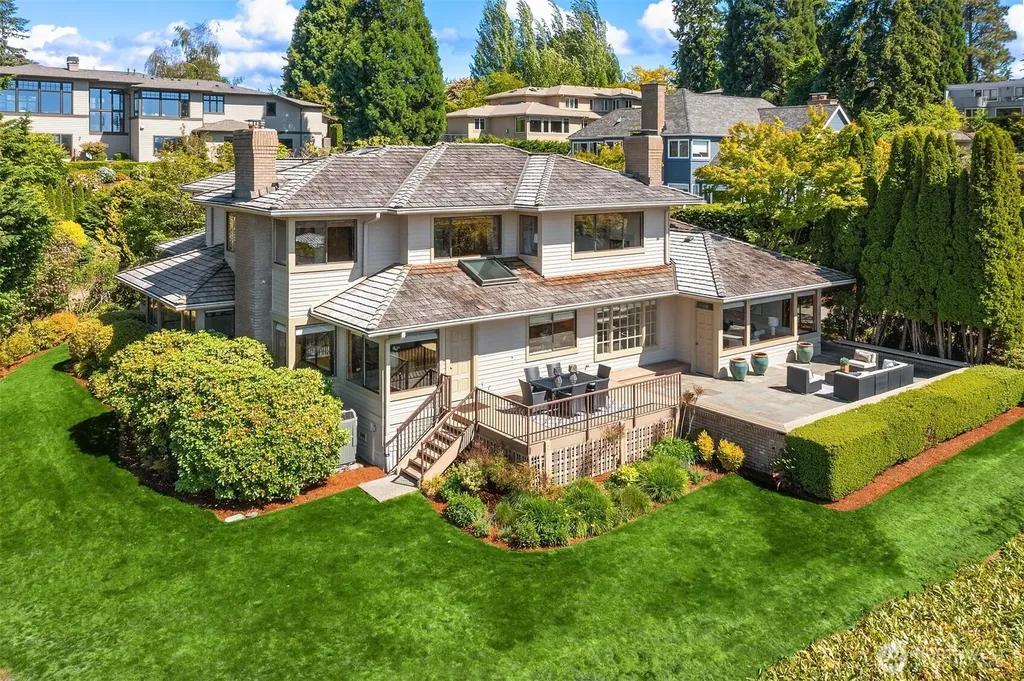 9636 NE 30th Place Clyde Hill WA 98004