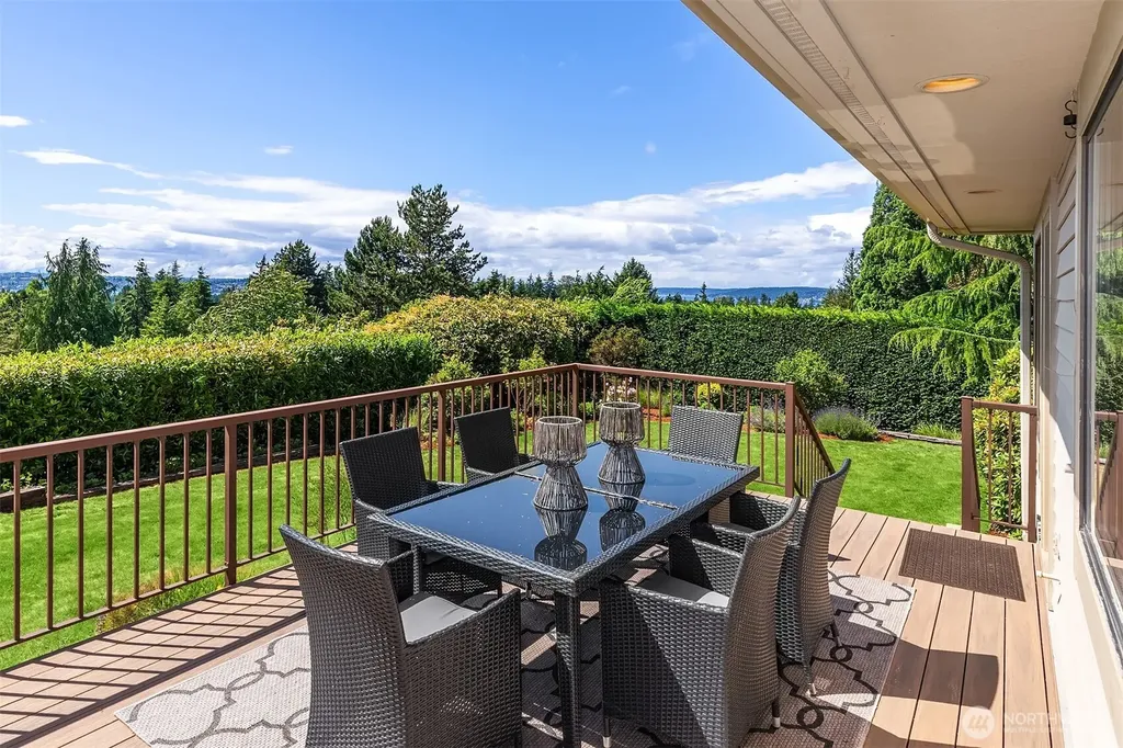 9636 NE 30th Place Clyde Hill WA 98004