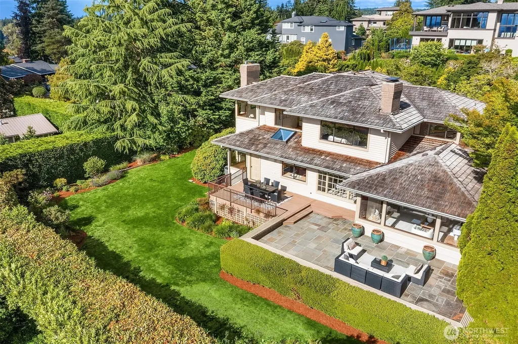 9636 NE 30th Place Clyde Hill WA 98004