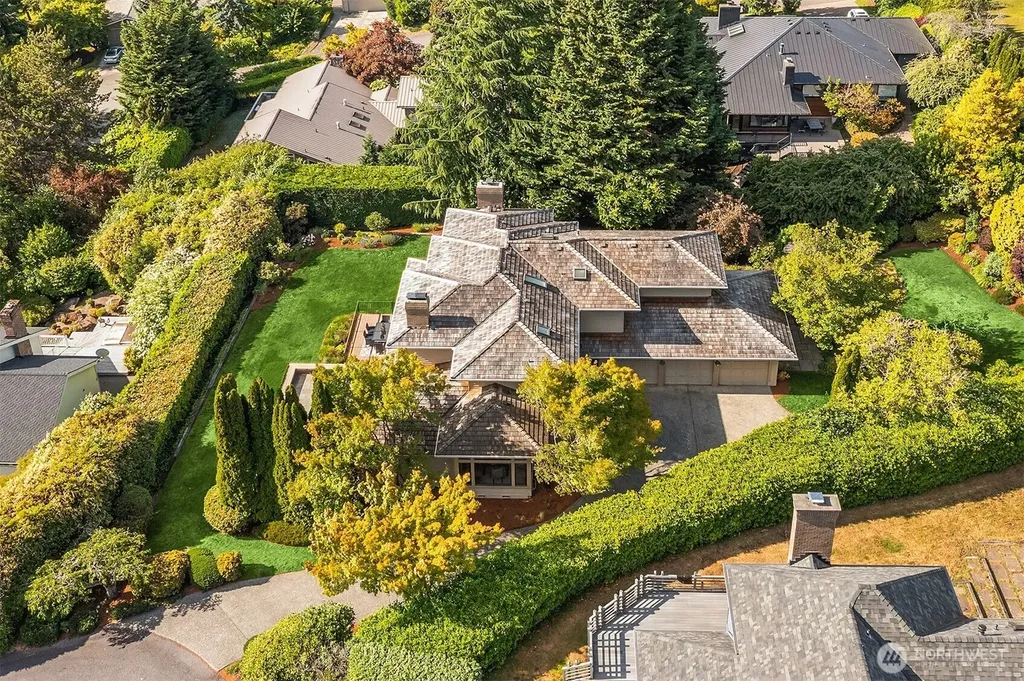 9636 NE 30th Place Clyde Hill WA 98004