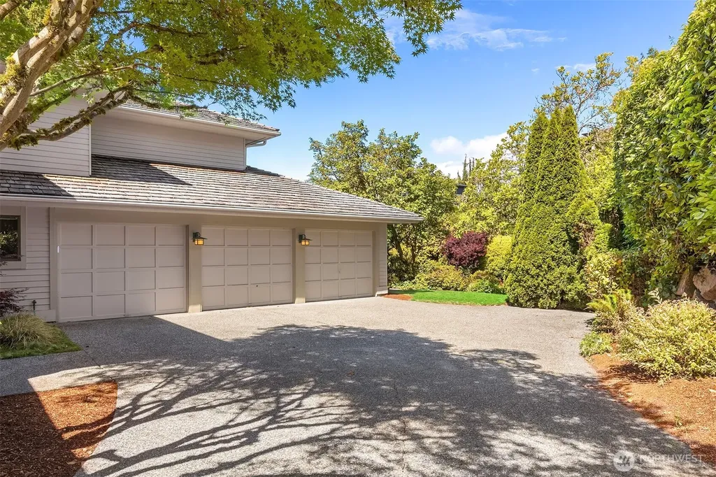 9636 NE 30th Place Clyde Hill WA 98004