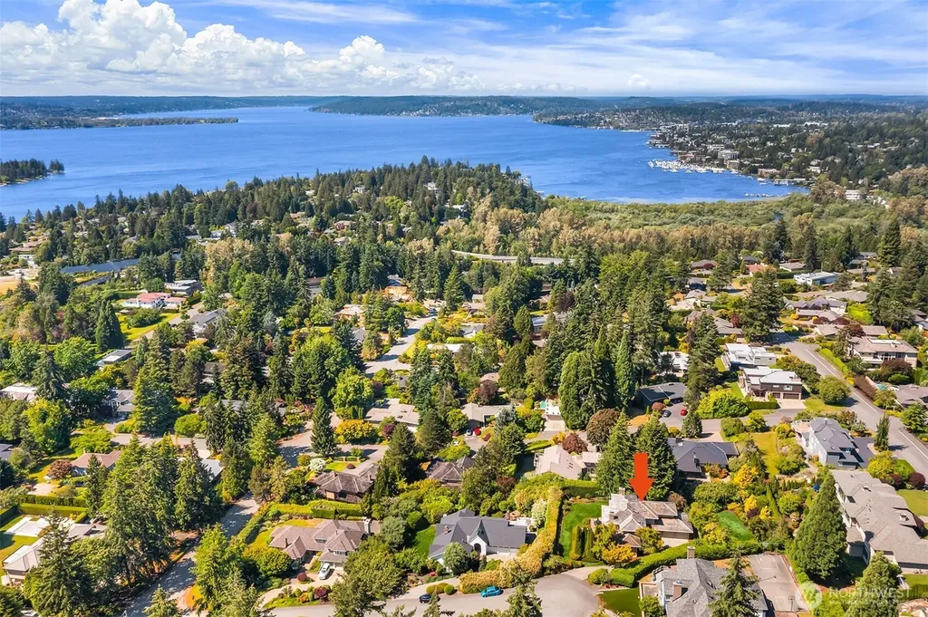 9636 NE 30th Place Clyde Hill WA 98004